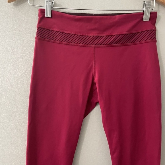 Lululemon Run: Inspire Crop II Bumble Berry / Hyper Stripe Bordeaux size 10 - Picture 2 of 6